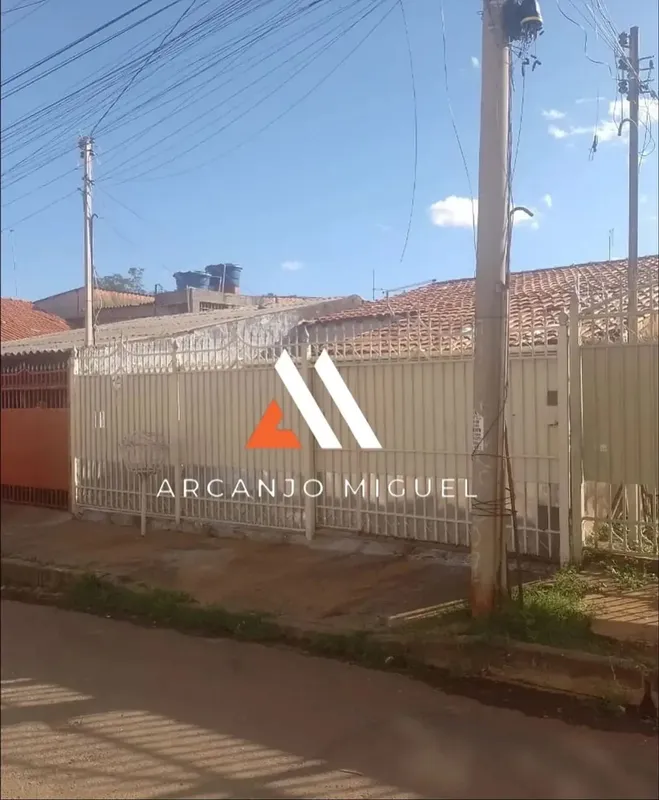 ?? Casa à venda – 201 Sul, Santa Maria (DF) Casa toda na laje, bem localizada e ...