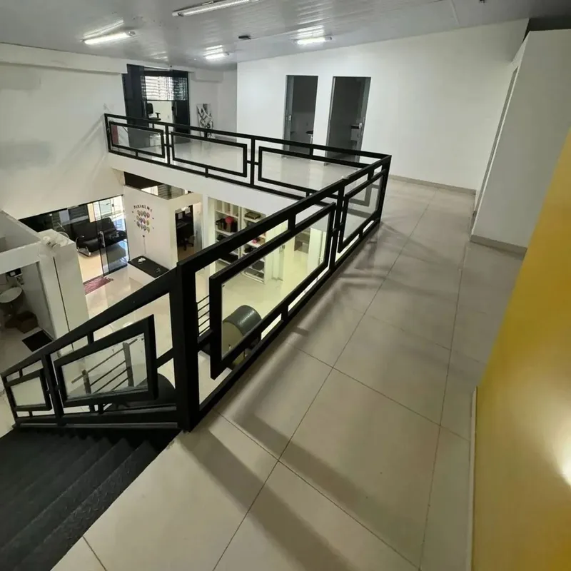 Galpão em localização privilegiada • 300 m2 de área útil Qr 214 Conjunto F, Sant...