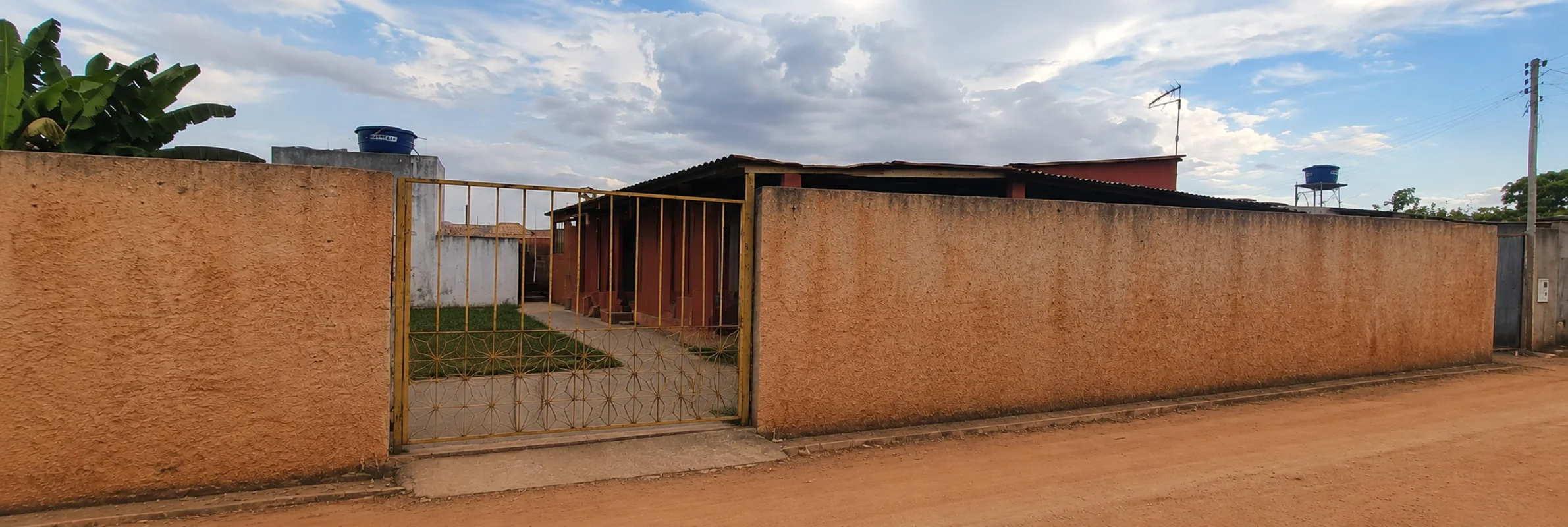 Excelente casa dentro de condomínio, ideal para quem busca conforto, espaço e tr...