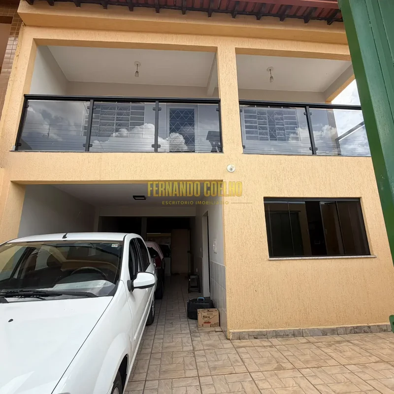 Linda casa de dois pavimentos, espaçosa e pronta para morar!OBS: EM BREVE ACEITA...