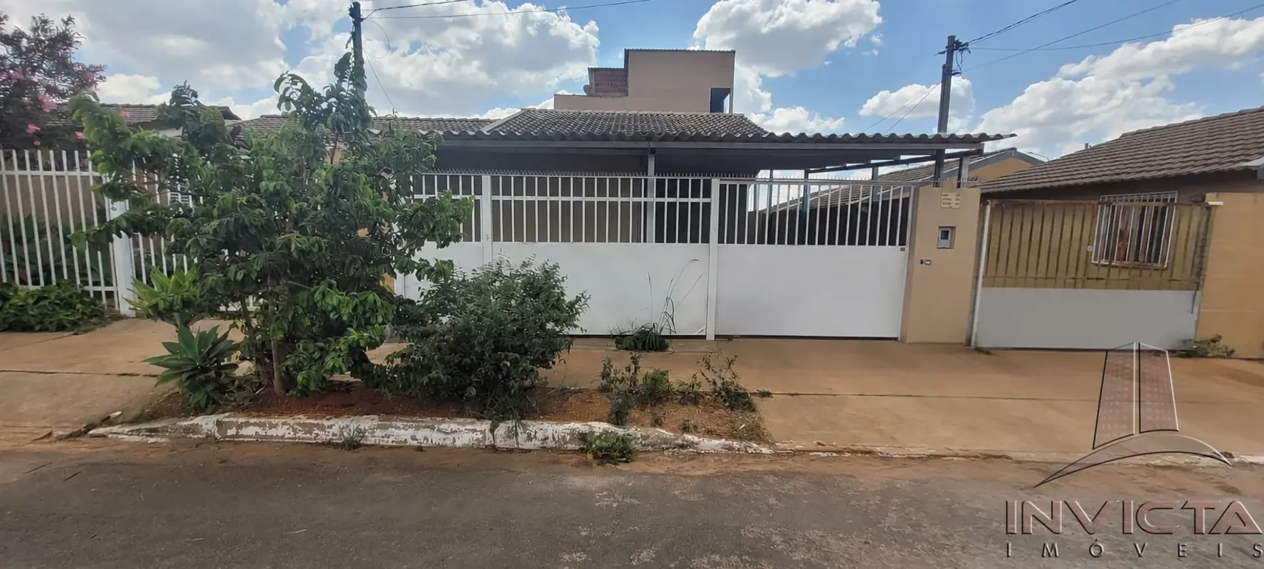 Ótima casa de 03 quartosCasa apresenta 03 quartos, sendo uma suíte, sala com óti...