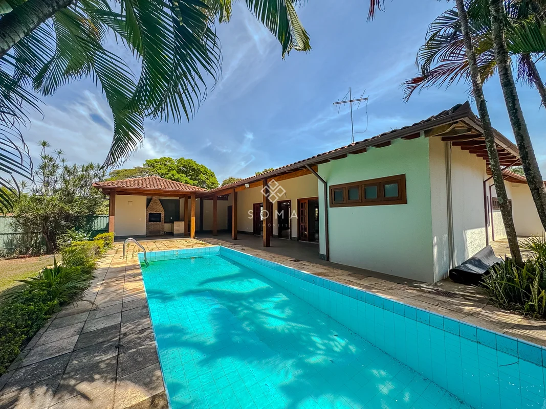 ESPECIFICAÇÕES DA CASA:- Sala ampla para três ambientes, com excelente iluminaçã...