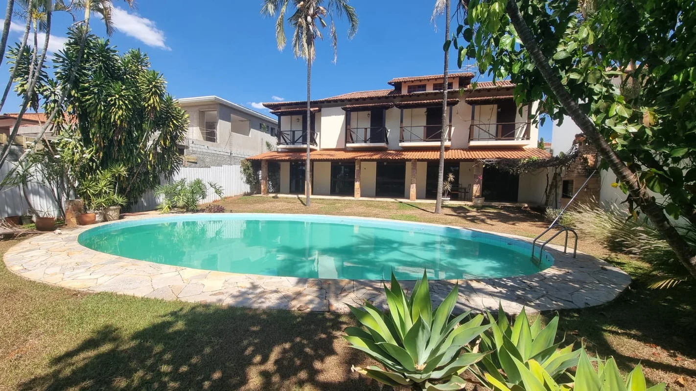Excelente oportunidade no Lago Sul, Brasília: sobrado de 6 quartos, com 3 suítes...