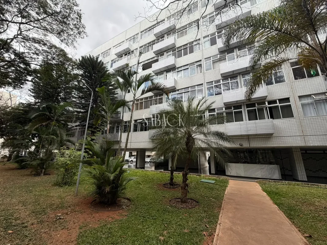 Tem apartamentos que a gente entra e já se imagina morando. Este é um deles.Na S...