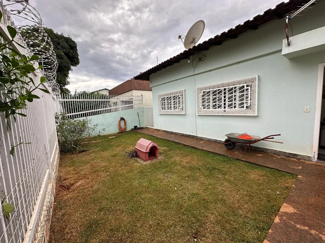 Linda Casa 4 Quartos 350m²Excelente casa em localização privilegiada de Sobradin...