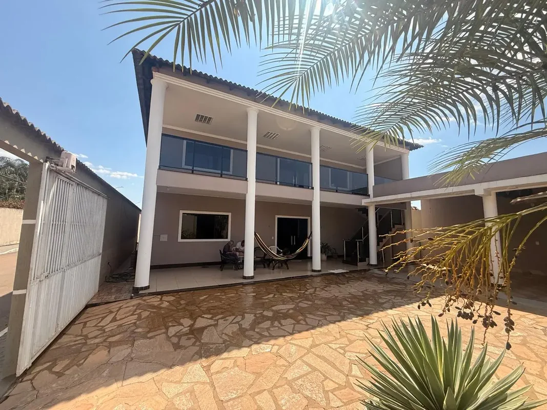 JG Consultoria Imobiliária Vende:Agendar visita: 61 9.8597-9904 WhatsApp Sobrado...