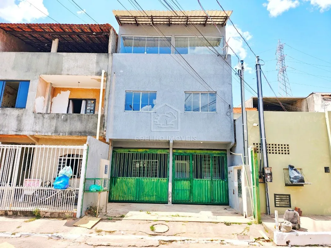 Excelente oportunidade de aluguel! Sobrado com 3 andares disponível para você e ...