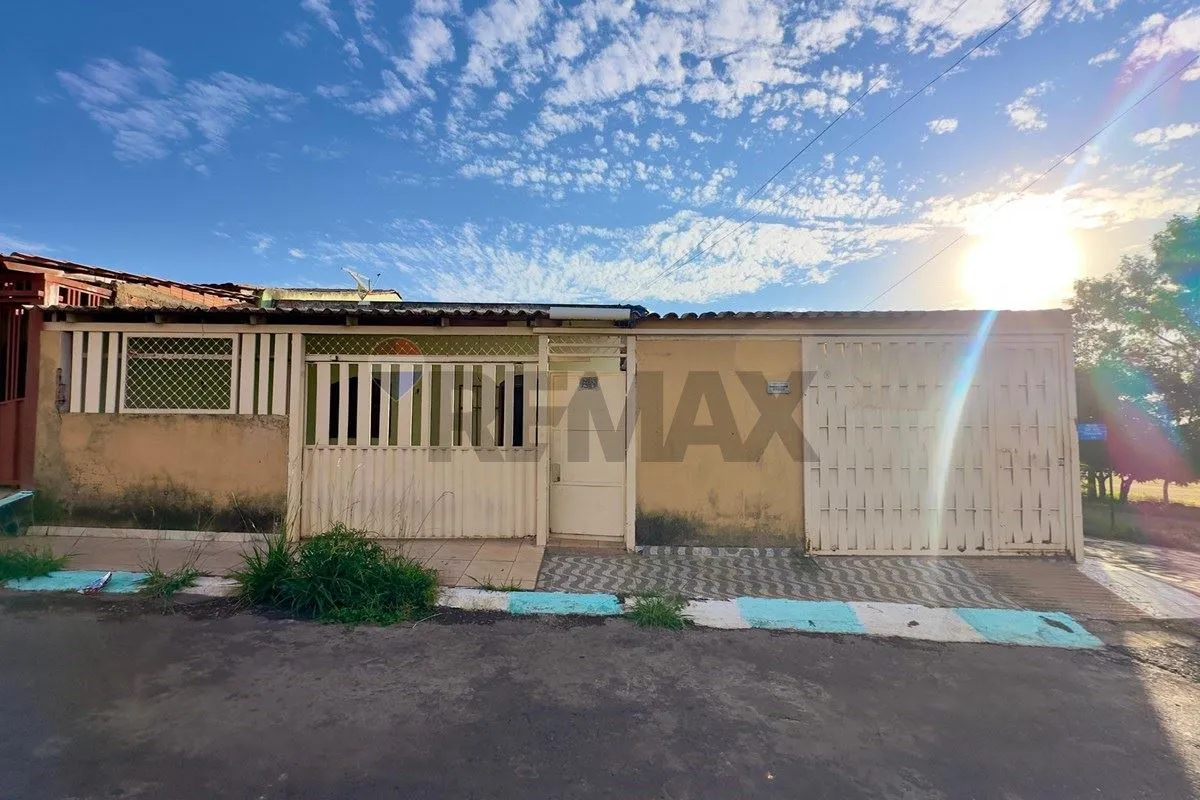 Bem-vindo à casa dos seus sonhos! Esta espetacular residência de 216m² está loca...