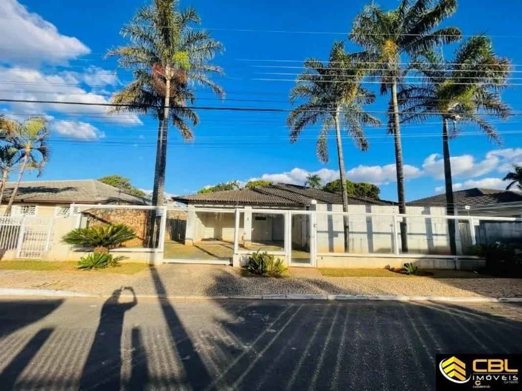 CBL IMÓVEIS VENDE: Venha conhecer essa incrível casa térrea com 4 quartos, sendo...