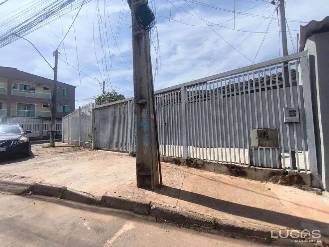 Excelente casa em Samambaia OPORTUNIDADE EM SAMAMBAIA! Excelente casa, com ambie...