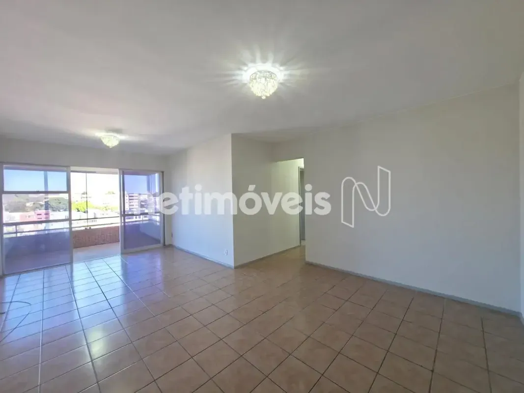 APARTAMENTO - 3 QUARTOS - SQN 305 - ASA NORTE Excelente apartamento de 3 quartos...