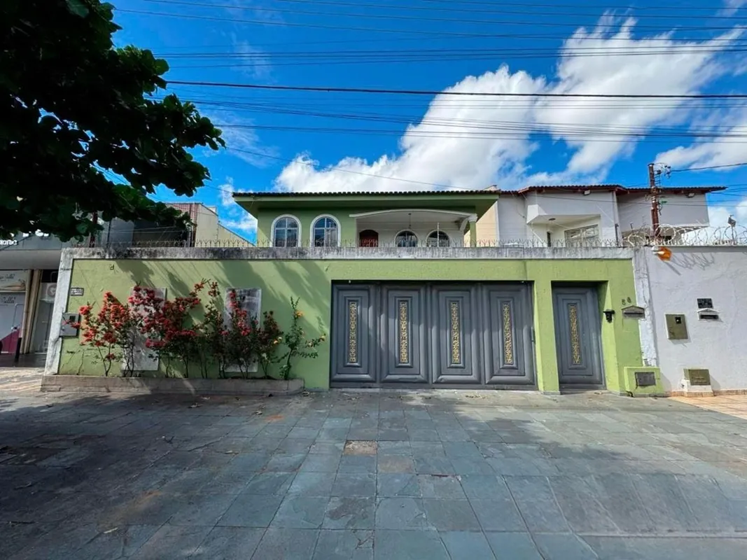 Vende-se um Sobrado no Jardim América.TÉRREO: 02 salas, lavabo, cozinha, sala de...