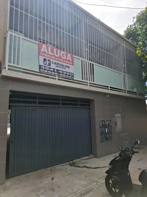 Kitnete recém-construída, com aproximadamente 40 m², distribuída em:? Sala integ...