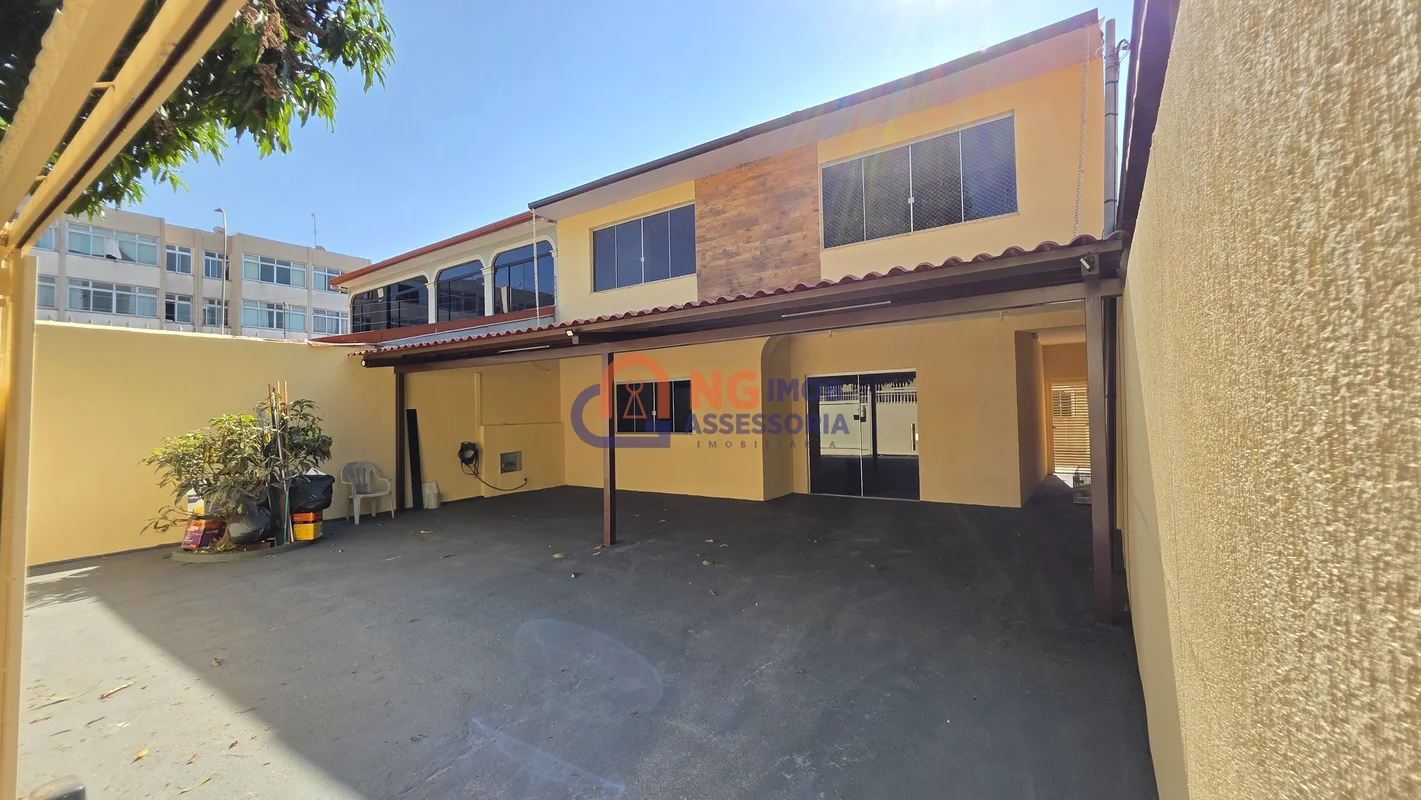 Localização:Saída rápida para a EPTG.Imóvel:Casa confortável, fluida e com basta...