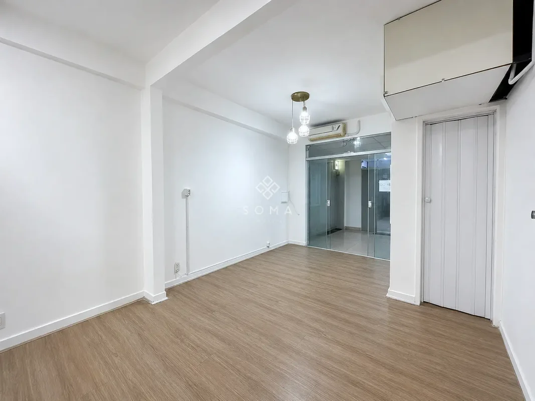 ESPECIFICAÇÕES DA LOJA: - Aproximadamente 32 m²;- Ambiente amplo e bem distribuí...