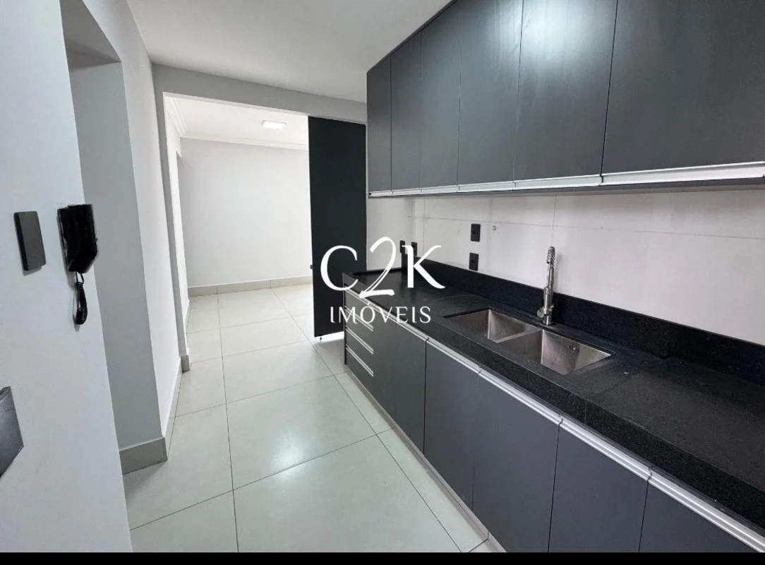 Kelly Morais (62) 9 9670 0106 - 100% Reformado- Apartamento a poucos metros da T...