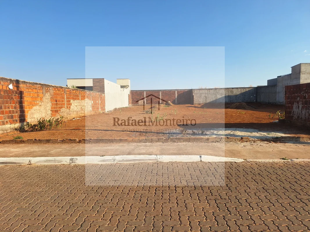 Oportunidade de investir em um lote residencial de 400m², localizado na Rua JK, ...