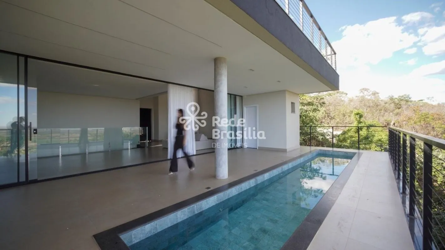 Casa nova, moderna e pronta para morar, com 331 m² de área construída em um dos ...