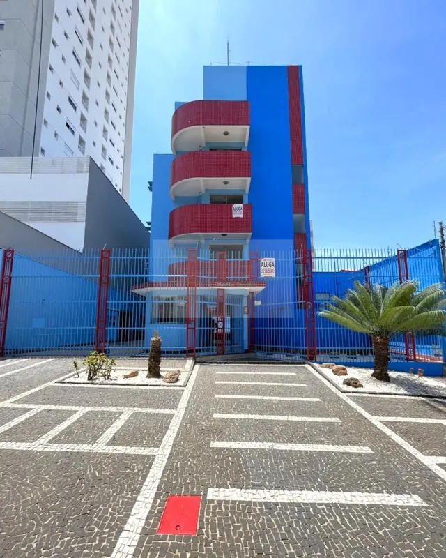 Apartamento de 1 quarto conjugado com sala com armário, mesa fixa em granito, pe...