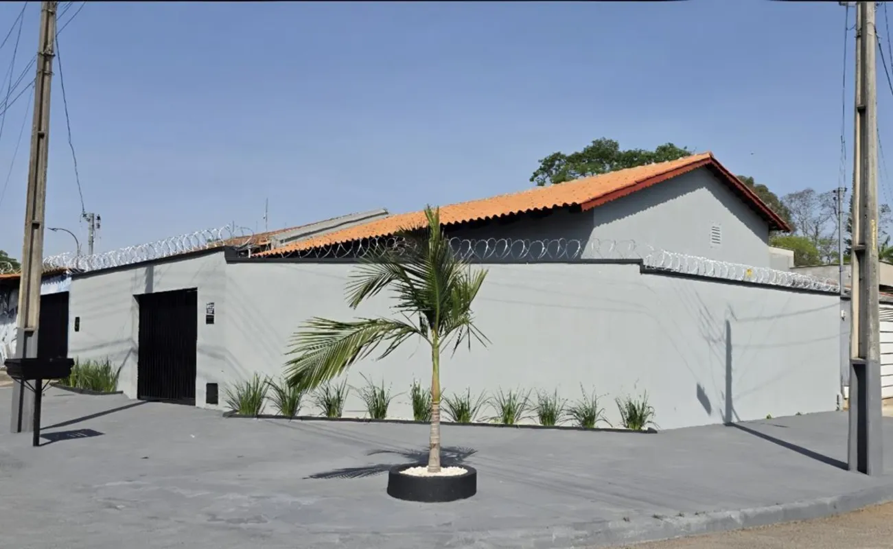 VENDE-SE LINDA CASA DE ESQUINA: CASA DE ESQUINA 3 QUARTOS COM SUÍTE - RESIDENCIA...