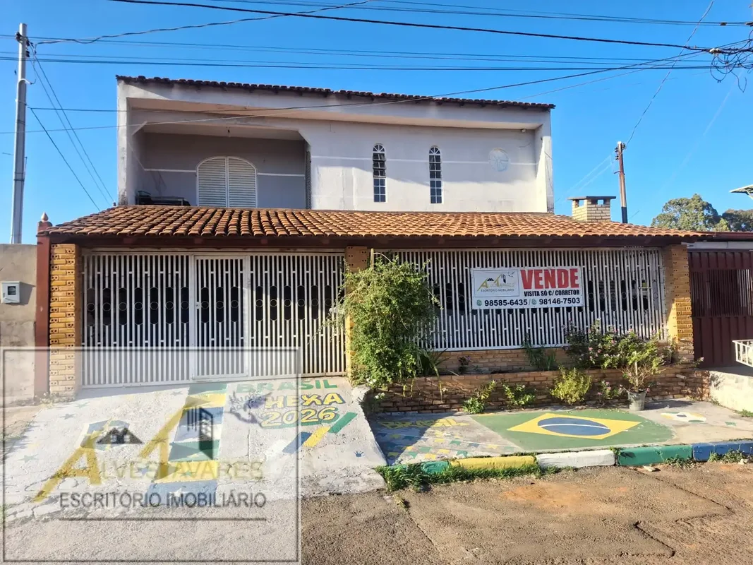 VENDE-SE casa de sobrado, no Recanto das Emas na QD 107. “Sobrado amplo com a di...