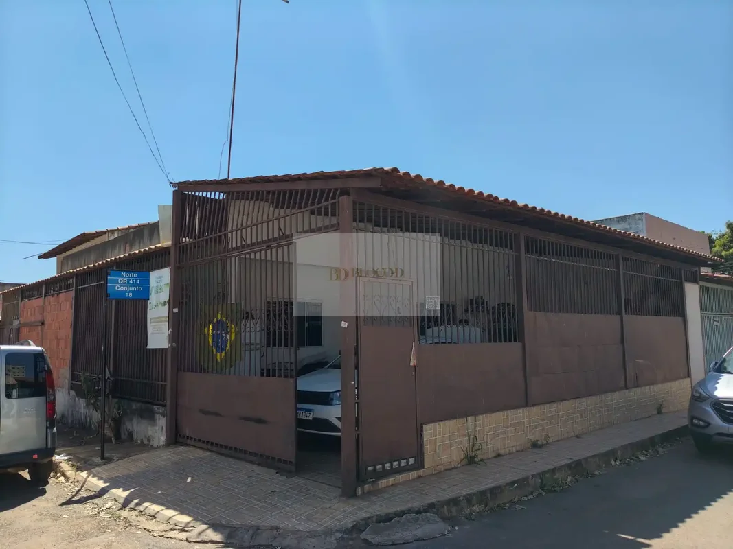Oportunidade única em Samambaia Norte: uma casa de esquina localizada na QR 414 ...