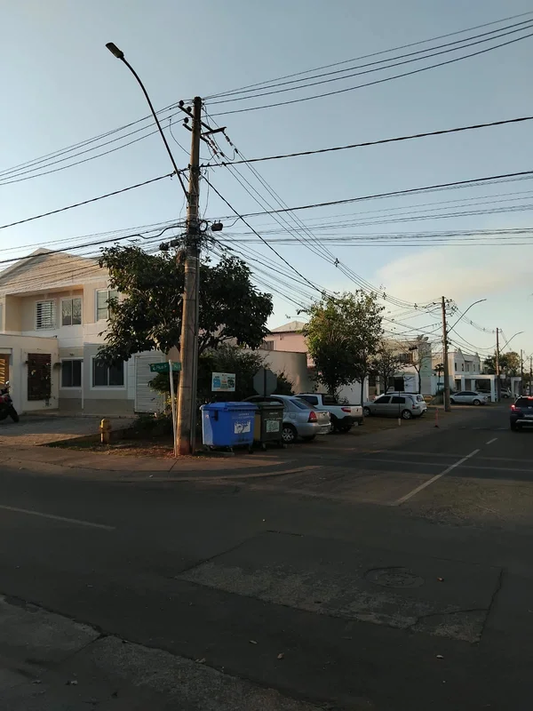 Exelente casa de esquina na quadra 8Condominio referência, exelente área de laze...