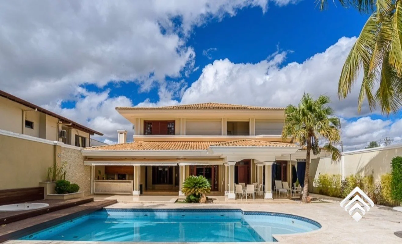 Há casas que se alugam. Há casas que se conquistam, mesmo que por temporada. Na ...