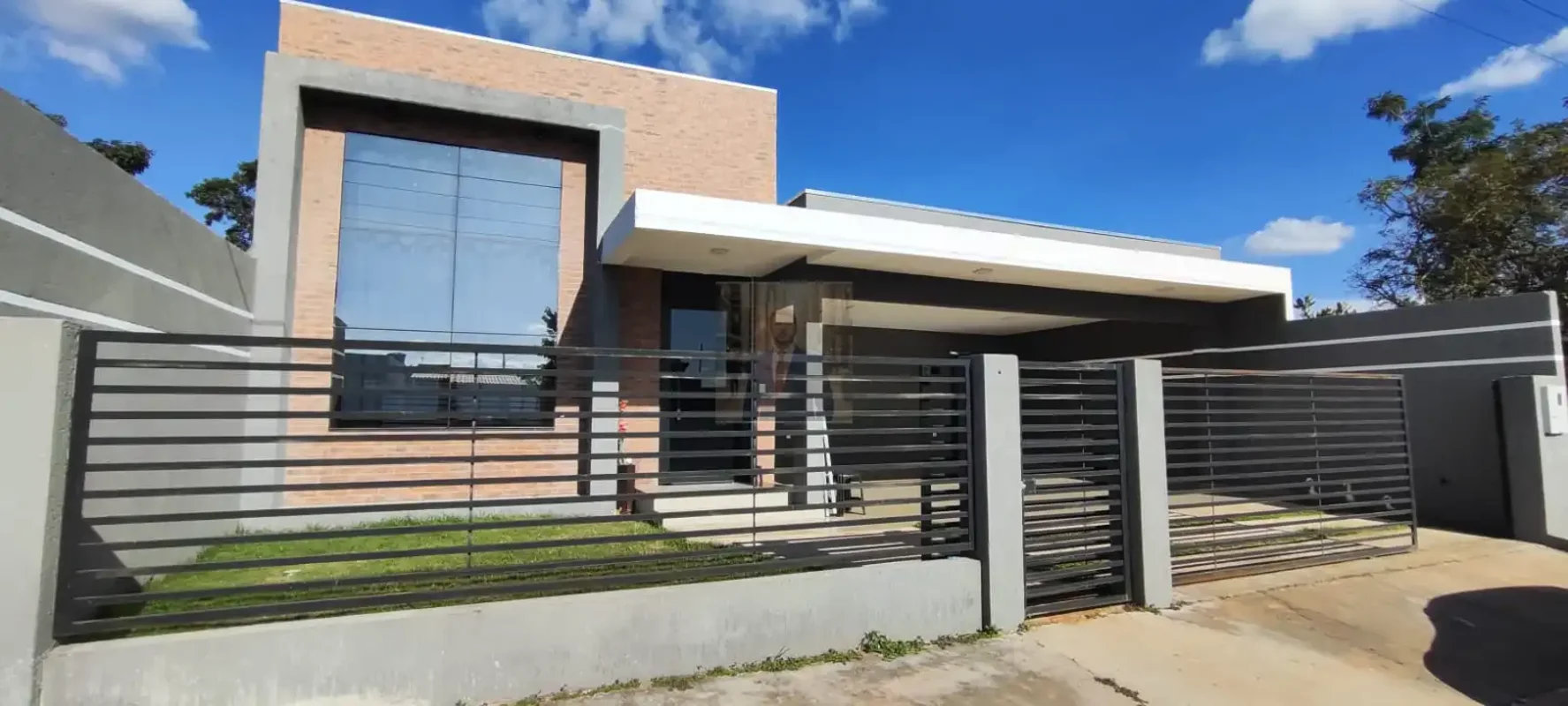Descubra o conforto de morar na Ponte Alta Norte, uma casa de 3 dormitórios, com...