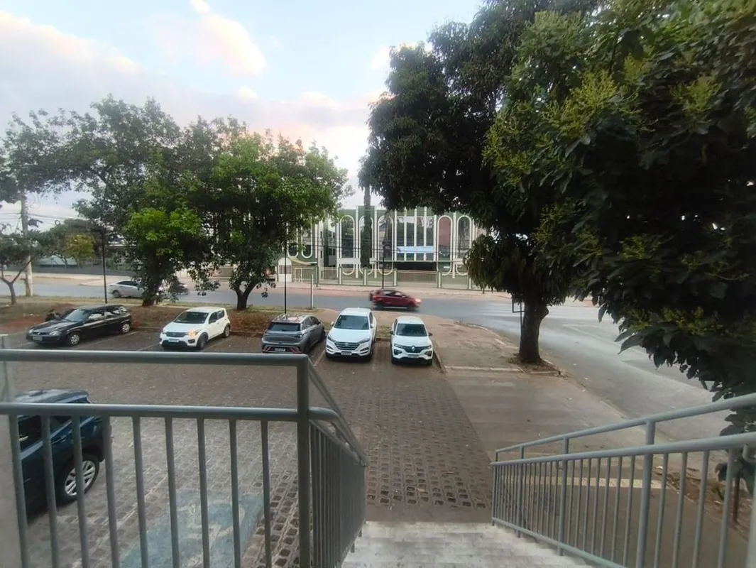 Excelente loja no Via Liberté!Espaço amplo e versátil, em localização privilegia...