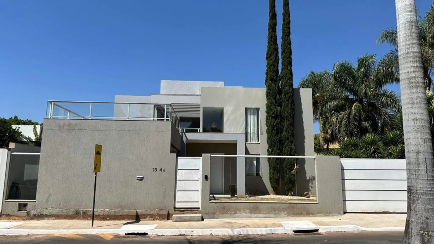 CASA DOS SONHOS NO VILLE DE MONTAGNE | LOTE COM FUNDOS E UMA VISTA LINDA PARA O ...