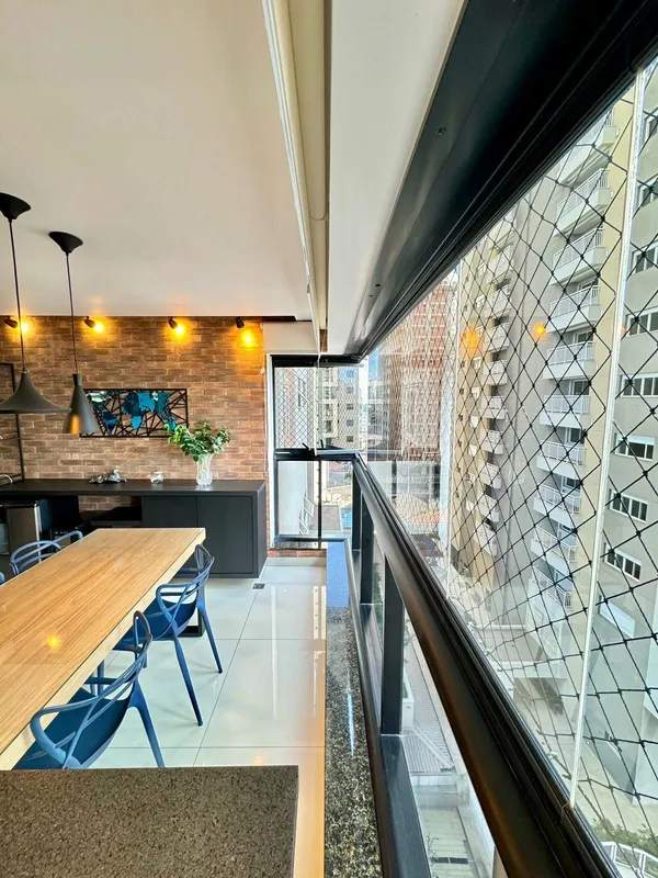 Apartamento com 122 m², sendo 3 suítes, com 2 vagas de garagem e Escaninho.Ampla...