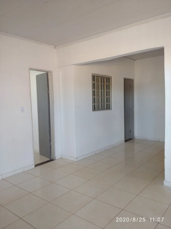 ** CURITIBA IMOBILIÁRIA ALUGA**QR 315 CONJUNTO 12 LOTE 31 CASA 02 - SAMAMBAIA SU...