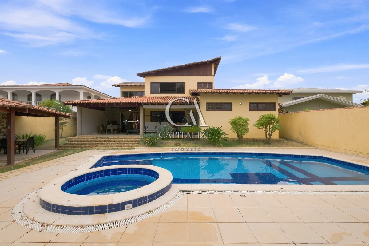 Linda casa na QI 12 do Lago NorteÁrea útil: 545 m²Área total: 776 m²Área do terr...
