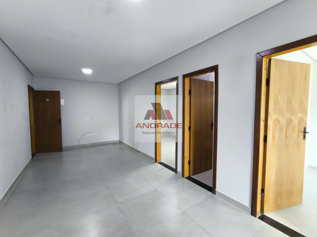 ALUGO EXCELENTE APARTAMENTO COM 2 DORMITÓRIOS PORCELANATO E BLINDEX 1 VAGA DE GA...