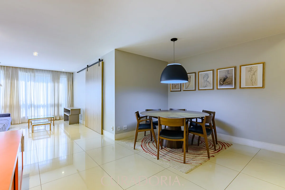 Lindo apartamento de 154 m2, alugado totalmente mobiliado e equipado, originalme...