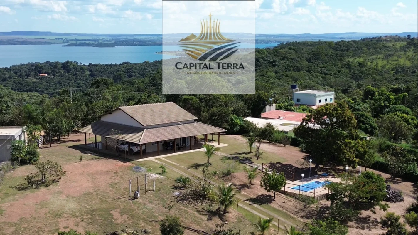 Descubra uma residência encantadora no condomínio Margens do Lago Corumbá IV, em...