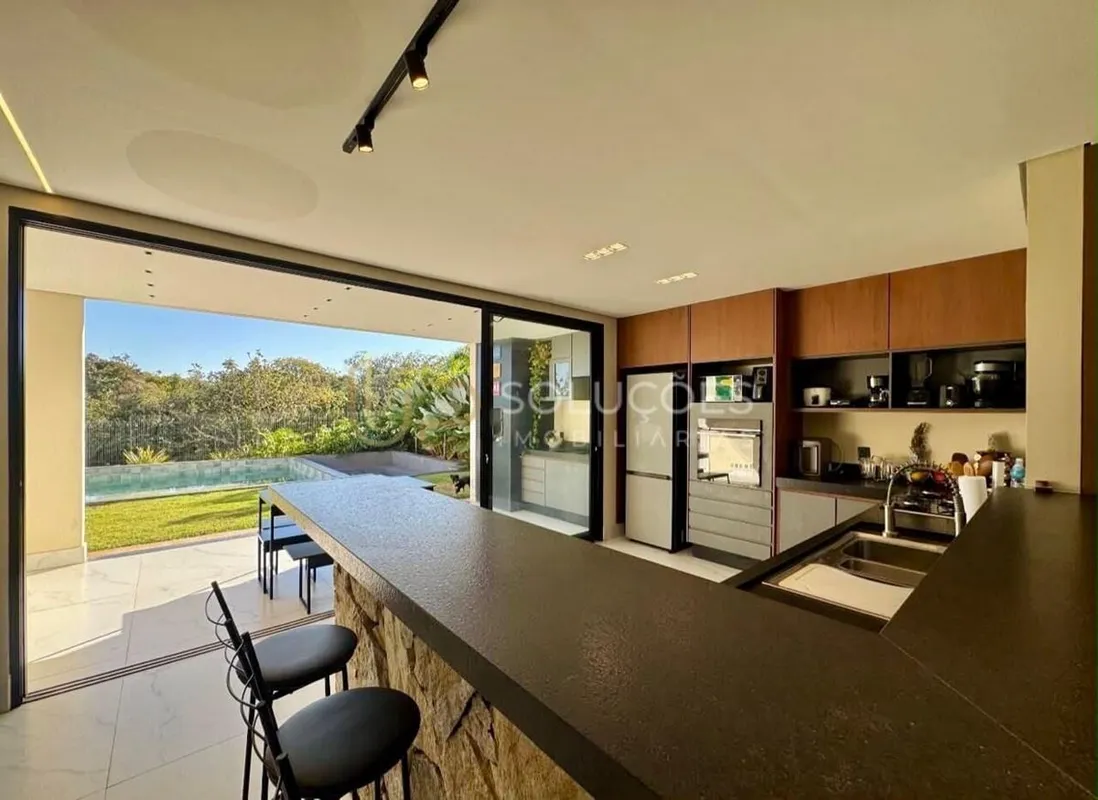 ALUGO 4 Quartos (2 Suítes e 2 Semissuites) | 2 Vagas | Terreno: 504m² | Área con...