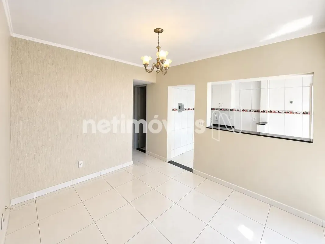 Apartamento de 02 quartos e com 43 m².Sala com varanda interna, com piso em cerâ...