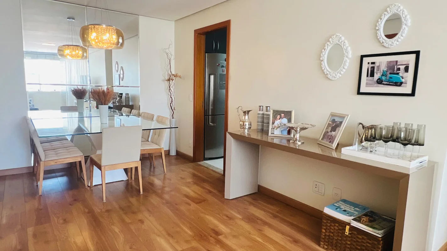 Vendo lindo apartamento de 2 quartos sendo 1 suite e o reversível transformado e...
