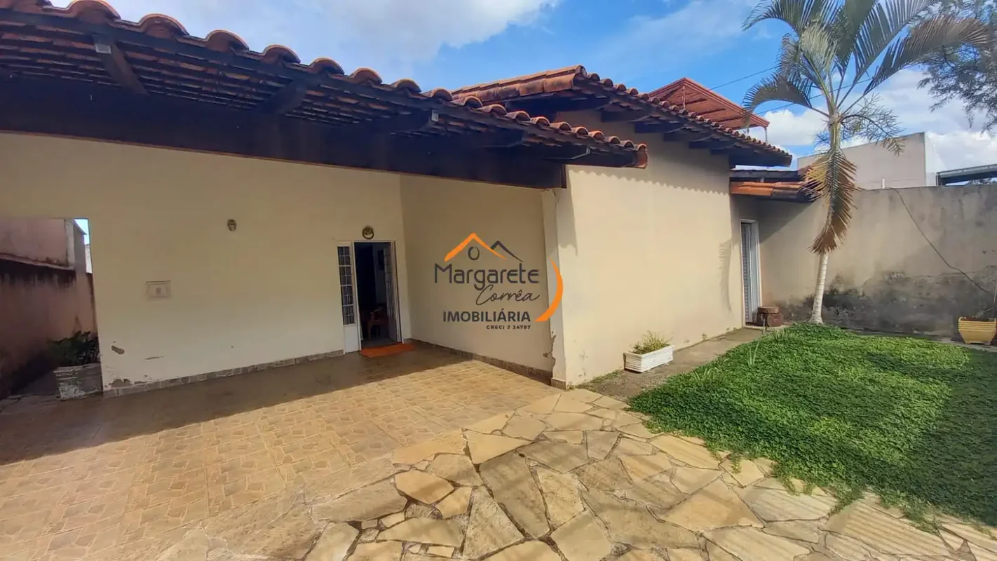 Imobiliária Margarete Corrêa vende casa térrea no Condomínio GranvilleCasa compo...
