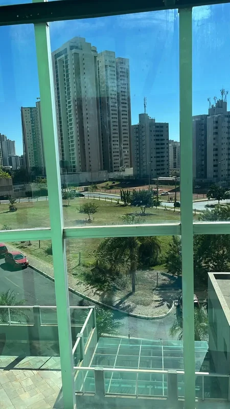 Imagine morar no coração de Águas Claras, na Quadra 208, numa localização privil...