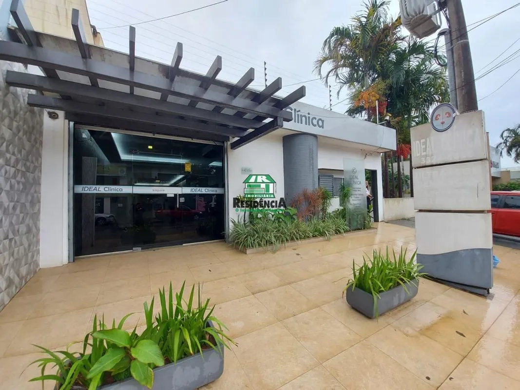 Prédio comercial contendo :-06 salas sendo 05 salas com banheiros -Sala de esper...