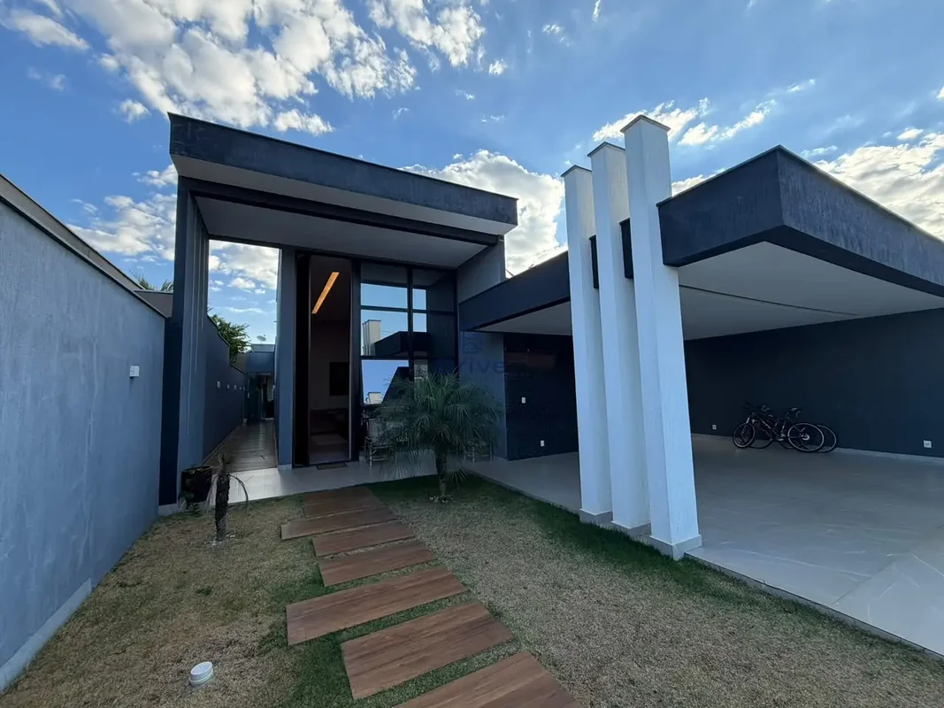 Casa na Ponte Alta Norte, na Alameda dos Ipês, em condomínio fechado, com excele...