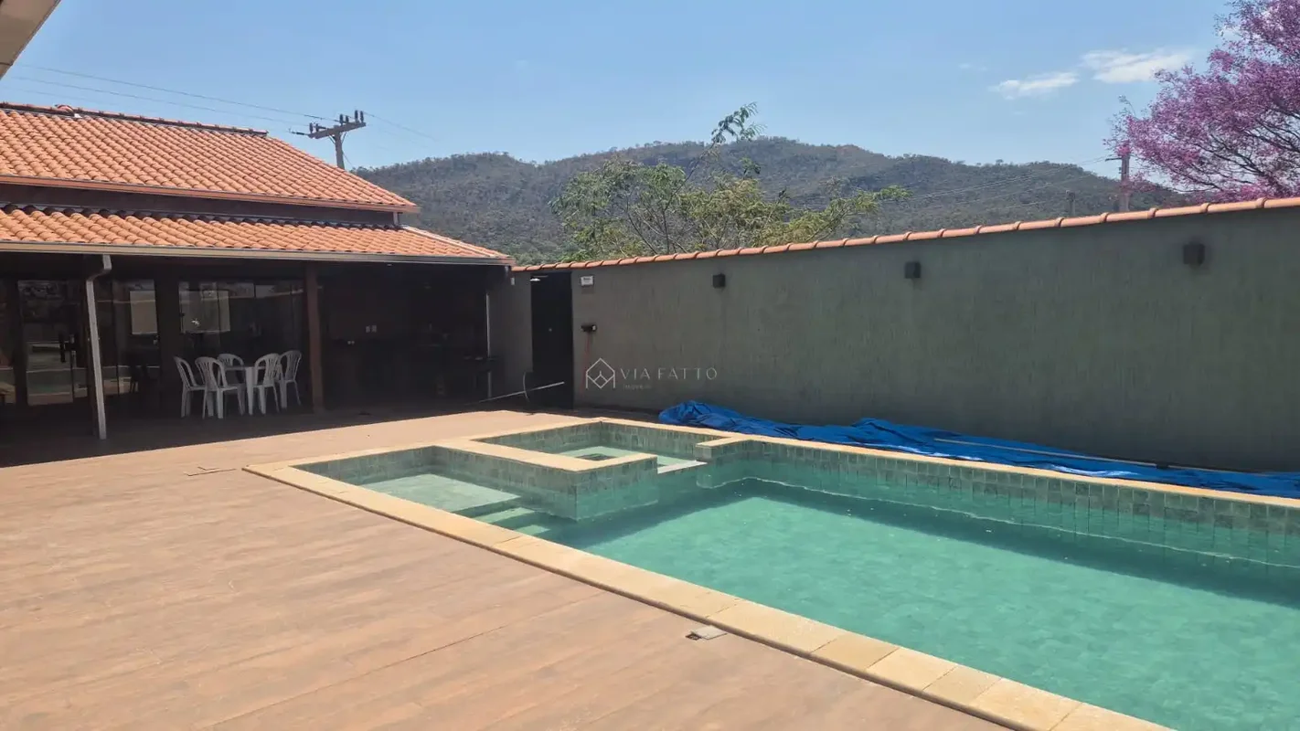 Casa à Venda no Carmo, em Pirenópolis – 4 Suítes, 940m²Excelente imóvel no Carmo...