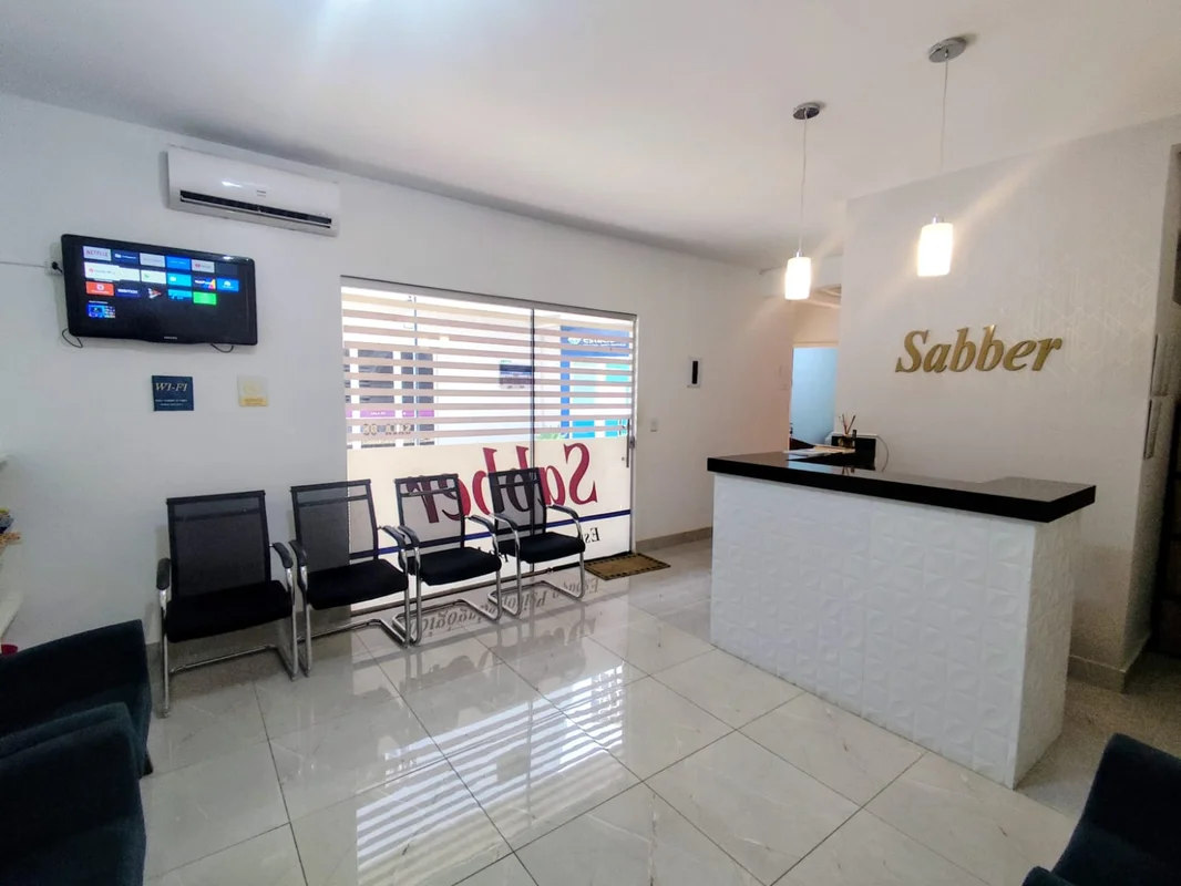 Sala com recepção, 4 salas e dois banheiros. Toda reformada. Ideal para clinica,...