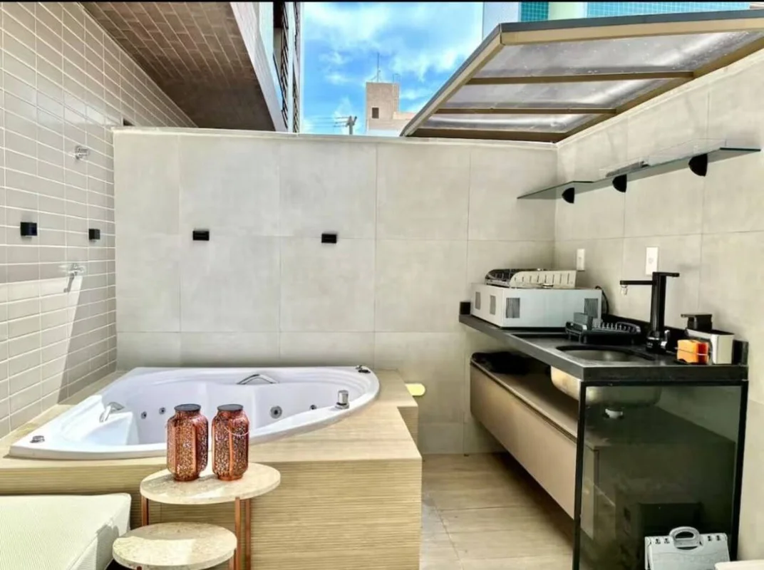 APARTAMENTO REFORMADO E MOBILIADO COM JACUZZI - A 200 METROS DA MELHOR PRAIA DE ...