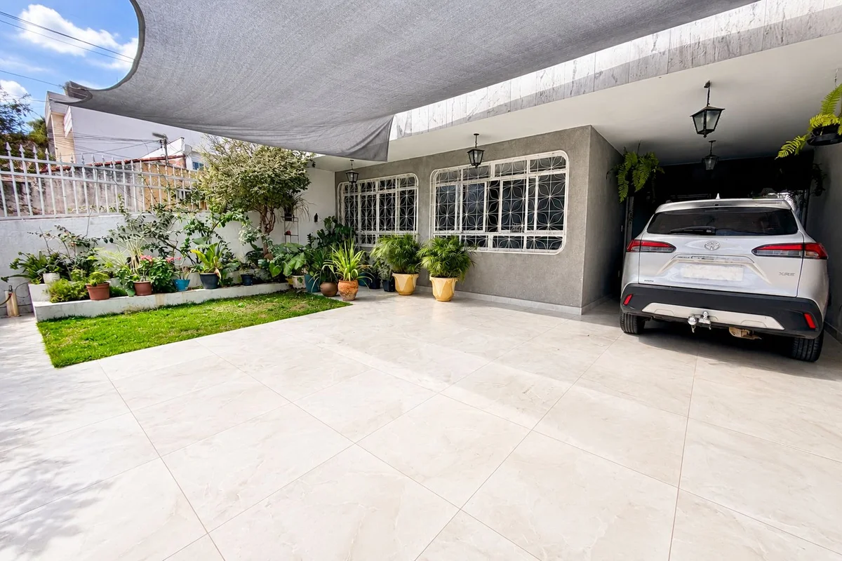 CASA À VENDA NA QNA 47 | 3 QUARTOS, 2 SUÍTES, ÁREA GOURMET E FINANCIAMENTOCasa a...