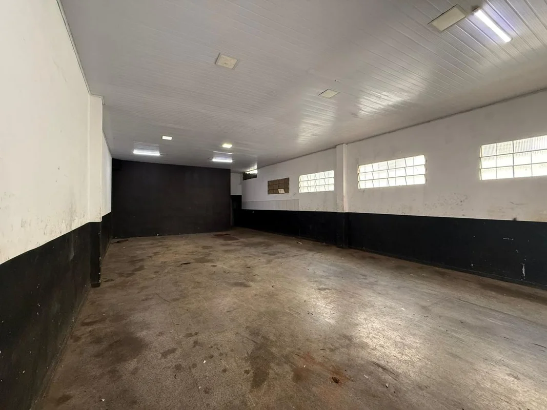 Loja comercial em excelente localização em Luziânia.Amplo espaço para diferentes...