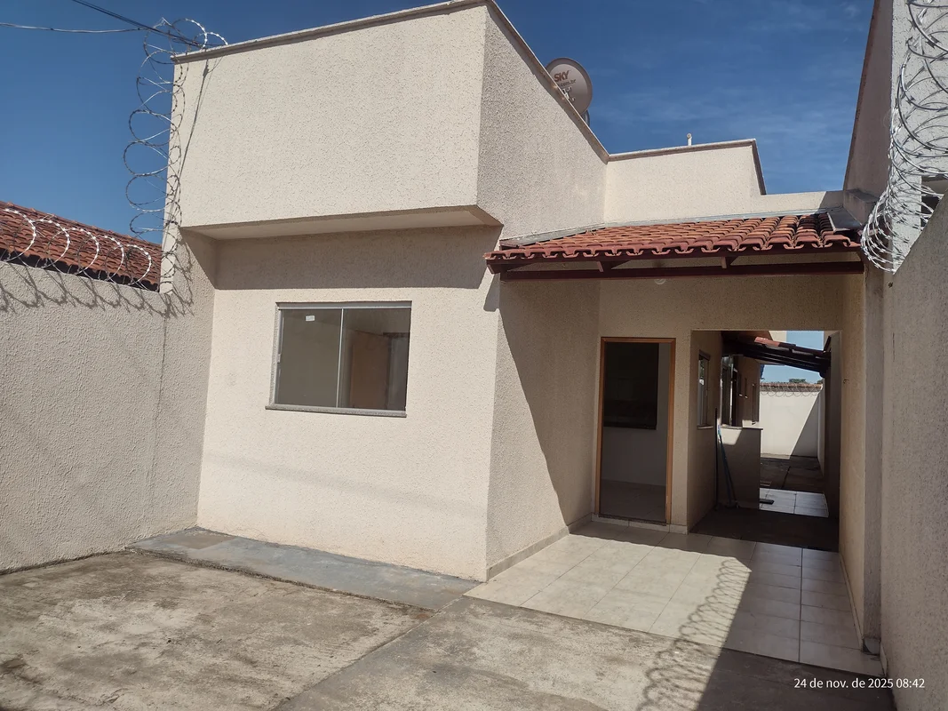 SEMI-NOVA – SOZINHA NO LOTE - 02 Quartos, sendo 1 suíte ÁGIO 100.000Descubra o c...